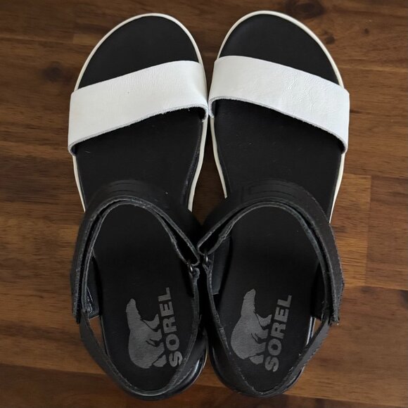 Sorel - CAMERON™ Flatform Women's Wedge Sandal in Black and White - Picture 7 of 9